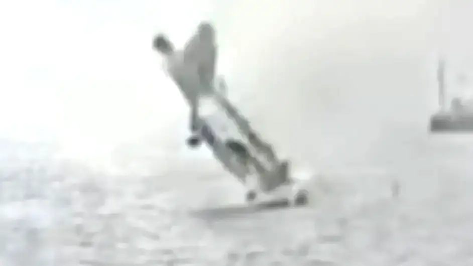 Everyone Shocked as US Navy Jet Crashes Into Water in San Diego Bay